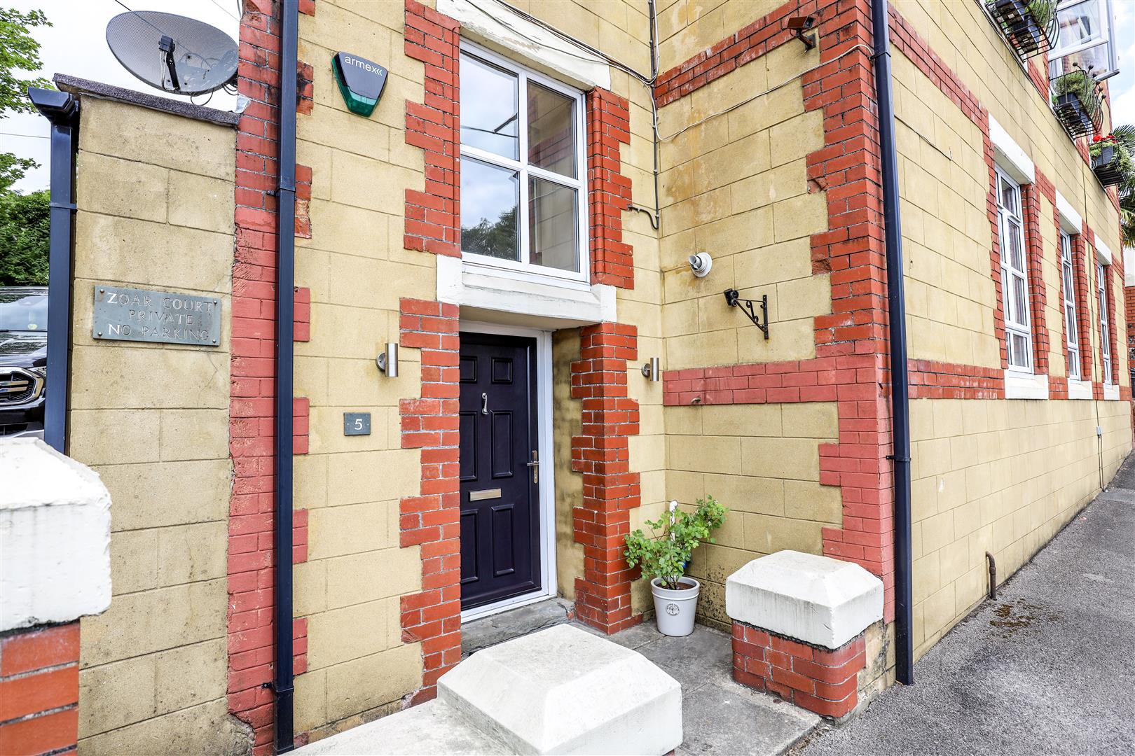 Flat 5, Zoar Court, High Street, Llantrisant, Pontyclun, CF72 8SR